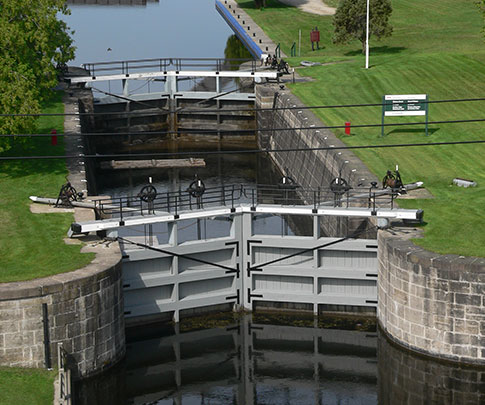 As you continue your stroll, soak up the scenic views and sounds along the Rideau Canal. Relax at Victoria Park, work on your rowing technique, or take it all in while waiting for the fish to bite.